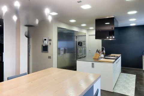 Apartamento de 6 dormitorios en venta en Barcelona, Cataluña, Spain № 1539 - foto 12