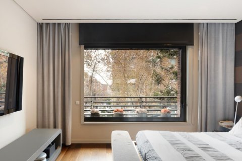 Apartamento de 6 dormitorios en venta en Barcelona, Cataluña, Spain № 1539 - foto 15