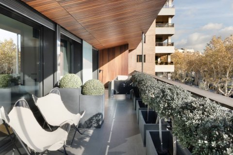 Apartamento de 6 dormitorios en venta en Barcelona, Cataluña, Spain № 1539 - foto 4