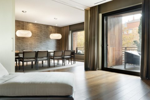 Apartamento de 6 dormitorios en venta en Barcelona, Cataluña, Spain № 1539 - foto 9