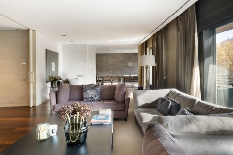 Apartamento de 6 dormitorios en venta en Barcelona, Cataluña, Spain № 1539