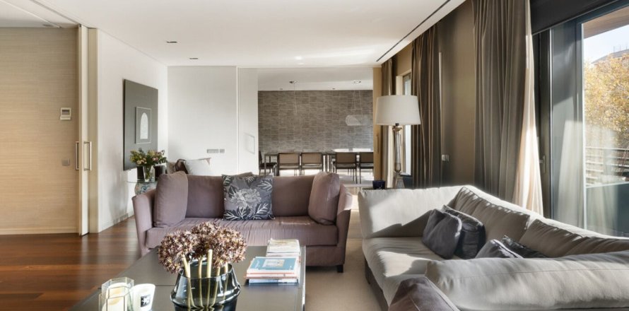 Apartamento de 6 dormitorios en venta en Barcelona, Cataluña, Spain № 1539