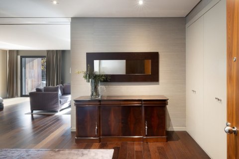 Apartamento de 6 dormitorios en venta en Barcelona, Cataluña, Spain № 1539 - foto 28