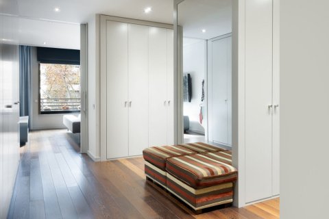 Apartamento de 6 dormitorios en venta en Barcelona, Cataluña, Spain № 1539 - foto 14