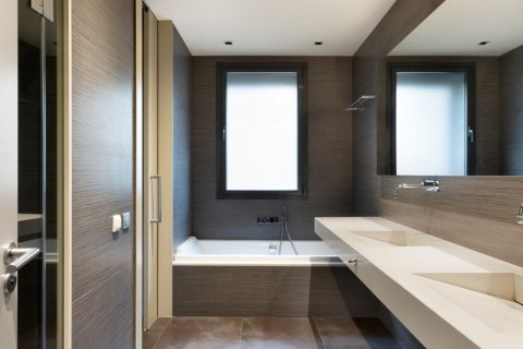 Apartamento de 6 dormitorios en venta en Barcelona, Cataluña, Spain № 1539 - foto 21