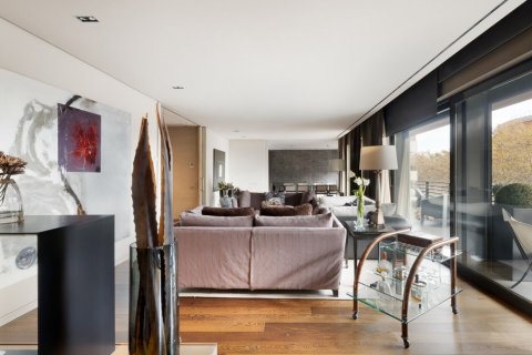 Apartamento de 6 dormitorios en venta en Barcelona, Cataluña, Spain № 1539 - foto 7