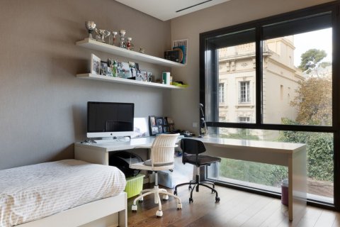 Apartamento de 6 dormitorios en venta en Barcelona, Cataluña, Spain № 1539 - foto 23