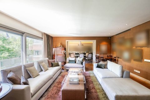 Apartamento de 5 dormitorios en venta en Barcelona, Cataluña, Spain № 1540 - foto 3