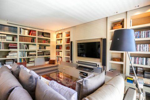 Apartamento de 5 dormitorios en venta en Barcelona, Cataluña, Spain № 1540 - foto 7