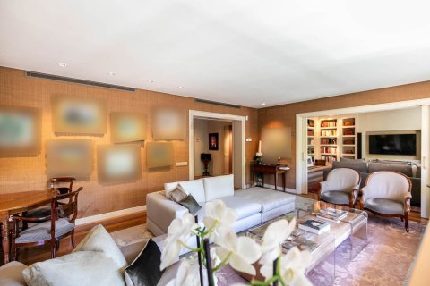 Apartamento de 5 dormitorios en venta en Barcelona, Cataluña, Spain № 1540 - foto 5