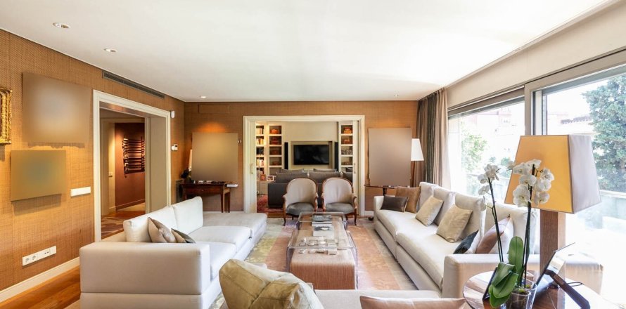 Apartamento de 5 dormitorios en venta en Barcelona, Cataluña, Spain № 1540