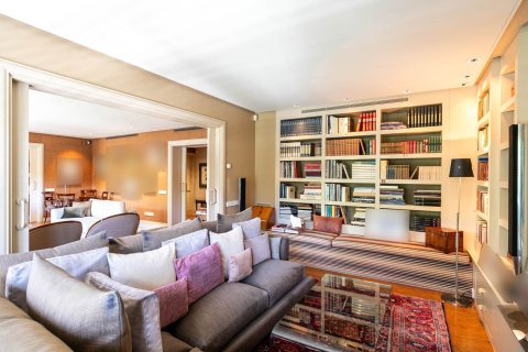 Apartamento de 5 dormitorios en venta en Barcelona, Cataluña, Spain № 1540 - foto 6