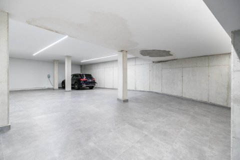Сasa de 5 dormitorios en venta en Barcelona, Cataluña, Spain № 1541 - foto 21