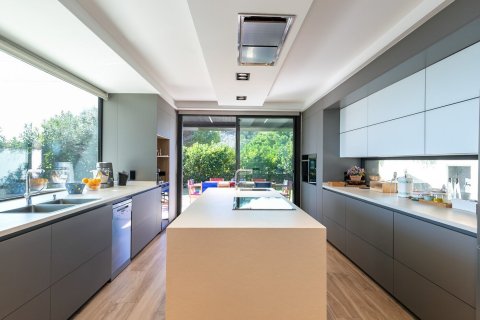Сasa de 5 dormitorios en venta en Barcelona, Cataluña, Spain № 1541 - foto 10