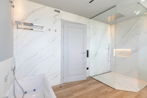 Сasa de 5 dormitorios en venta en Barcelona, Cataluña, Spain № 1541 - foto 20
