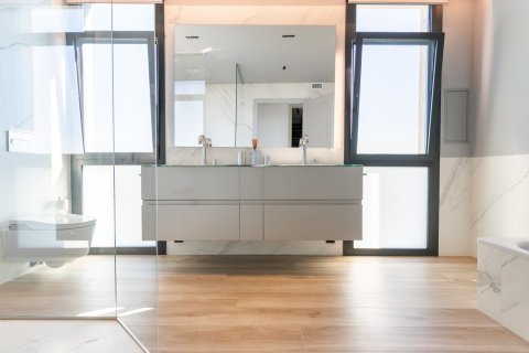 Сasa de 5 dormitorios en venta en Barcelona, Cataluña, Spain № 1541 - foto 14