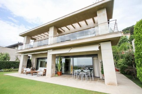 Сasa de 5 dormitorios en venta en Barcelona, Cataluña, Spain № 1538