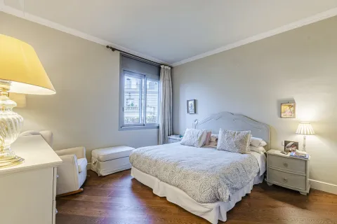 Apartamento de 4 dormitorios en venta en Barcelona, Cataluña, Spain № 1638 - foto 13