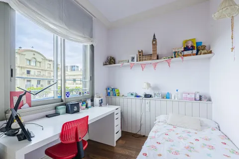 Apartamento de 4 dormitorios en venta en Barcelona, Cataluña, Spain № 1638 - foto 22
