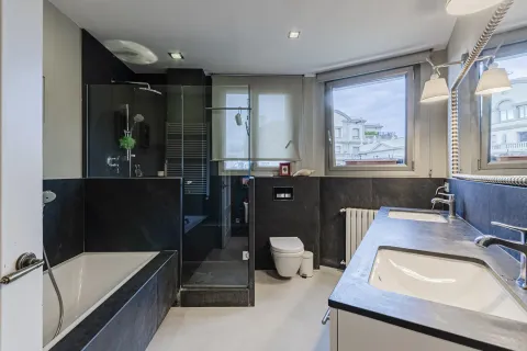 Apartamento de 4 dormitorios en venta en Barcelona, Cataluña, Spain № 1638 - foto 17