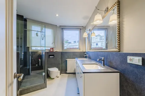 Apartamento de 4 dormitorios en venta en Barcelona, Cataluña, Spain № 1638 - foto 16