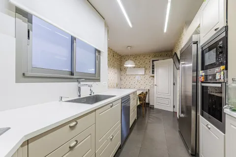 Apartamento de 4 dormitorios en venta en Barcelona, Cataluña, Spain № 1638 - foto 7