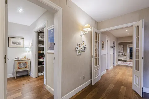 Apartamento de 4 dormitorios en venta en Barcelona, Cataluña, Spain № 1638 - foto 12