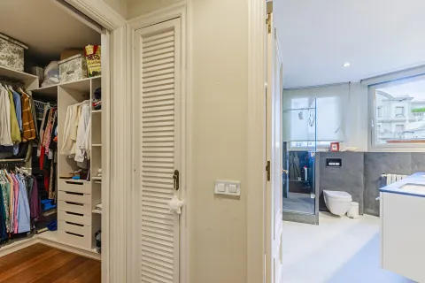 Apartamento de 4 dormitorios en venta en Barcelona, Cataluña, Spain № 1638 - foto 15