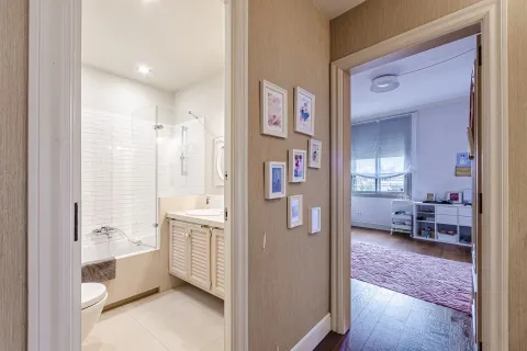 Apartamento de 4 dormitorios en venta en Barcelona, Cataluña, Spain № 1638 - foto 19