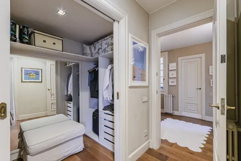 Apartamento de 4 dormitorios en venta en Barcelona, Cataluña, Spain № 1638 - foto 14