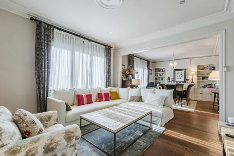 Apartamento de 4 dormitorios en venta en Barcelona, Cataluña, Spain № 1638