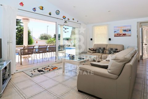 Сasa de 5 dormitorios en venta en Empuriabrava, Gerona, Cataluña, Spain № 5907 - foto 8