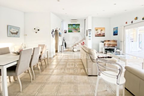 Сasa de 5 dormitorios en venta en Empuriabrava, Gerona, Cataluña, Spain № 5907 - foto 9