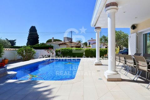 Сasa de 5 dormitorios en venta en Empuriabrava, Gerona, Cataluña, Spain № 5907 - foto 7