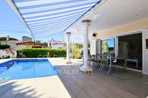 Сasa de 5 dormitorios en venta en Empuriabrava, Gerona, Cataluña, Spain № 5907 - foto 5