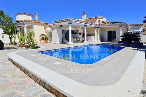 Сasa de 5 dormitorios en venta en Empuriabrava, Gerona, Cataluña, Spain № 5907 - foto 2