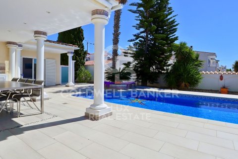 Сasa de 5 dormitorios en venta en Empuriabrava, Gerona, Cataluña, Spain № 5907 - foto 23