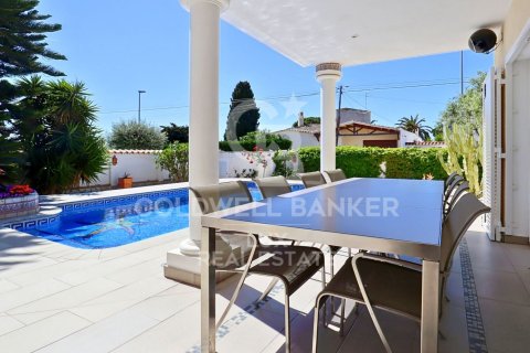 Сasa de 5 dormitorios en venta en Empuriabrava, Gerona, Cataluña, Spain № 5907 - foto 6