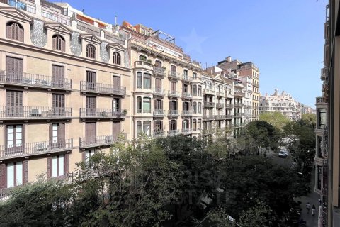 Apartamento de 3 dormitorios en venta en Barcelona, Cataluña, Spain № 5905