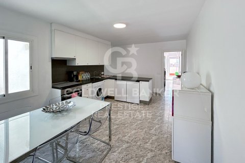 Ático de 2 dormitorios en venta en Barcelona, Cataluña, Spain № 5904 - foto 8