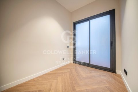 Apartamento de 4 dormitorios en venta en Barcelona, Cataluña, Spain № 5425 - foto 27