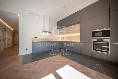 Apartamento de 4 dormitorios en venta en Barcelona, Cataluña, Spain № 5425 - foto 4
