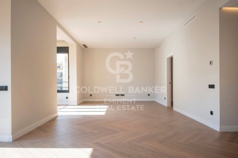 Apartamento de 4 dormitorios en venta en Barcelona, Cataluña, Spain № 5425 - foto 7