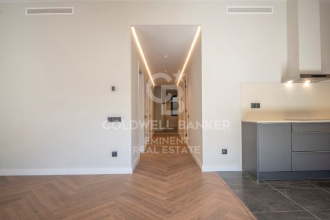 Apartamento de 4 dormitorios en venta en Barcelona, Cataluña, Spain № 5425 - foto 12