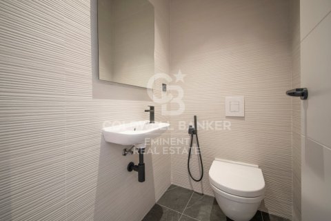 Apartamento de 4 dormitorios en venta en Barcelona, Cataluña, Spain № 5425 - foto 22