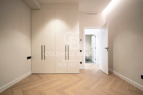 Apartamento de 4 dormitorios en venta en Barcelona, Cataluña, Spain № 5425 - foto 18