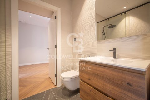 Apartamento de 4 dormitorios en venta en Barcelona, Cataluña, Spain № 5425 - foto 16