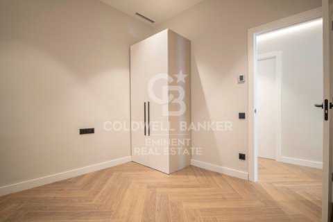 Apartamento de 4 dormitorios en venta en Barcelona, Cataluña, Spain № 5425 - foto 25