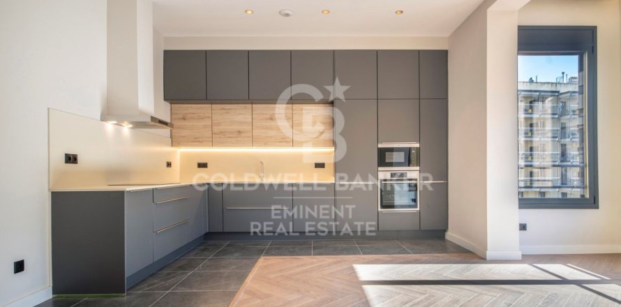 Apartamento de 4 dormitorios en venta en Barcelona, Cataluña, Spain № 5425