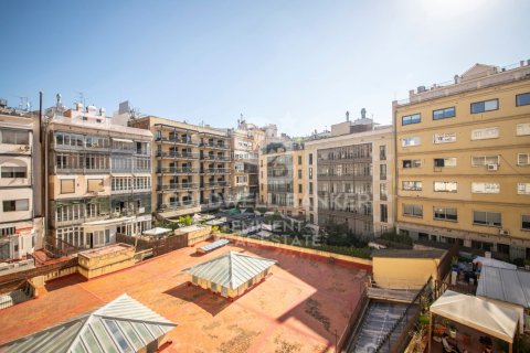 Apartamento de 4 dormitorios en venta en Barcelona, Cataluña, Spain № 5425 - foto 9
